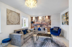 Foxherne 6 Bedroom 3Bath Serviced House 18 with Parking - Slough